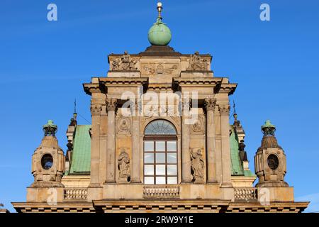 Kirche der Himmelfahrt der seligen Jungfrau Maria und St. Joseph der Verlobte (Karmelitenkirche) architektonische Details in Warschau, Polen, Barock Stockfoto