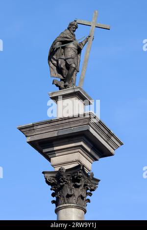 König Sigismund III. Vasa Statue auf der korinthischen Säule, historisches Wahrzeichen von 1644 auf dem Schlossplatz in der Altstadt von Warschau, Polen Stockfoto