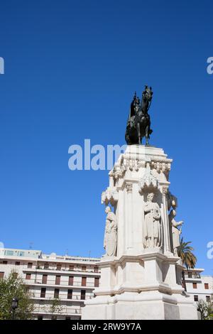 Denkmal für König Saint Ferdinand am Neuen Platz (Spanisch: Plaza Nueva) in Sevilla, Spanien Stockfoto