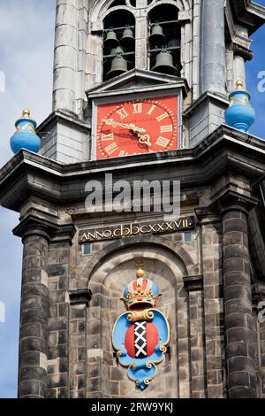 Wappen, Uhr und Glocken von Westerkerk (Westkirche) Glockenturm, Holland, Niederlande Stockfoto