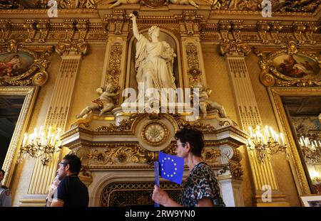 Paris, Frankreich. September 2023. Besucher besuchen das Ministerium für Europa und auswärtige Angelegenheiten in Paris, Frankreich, 17. September 2023. Am 16. Und 17. September dieses Jahres fanden die Europäischen Tage des Kulturerbes statt, an denen fast 20.000 historische Stätten in Frankreich kostenlos der Öffentlichkeit zugänglich gemacht wurden. Quelle: Gao Jing/Xinhua/Alamy Live News Stockfoto