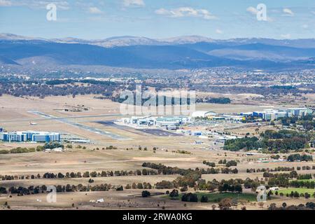 Ein Blick in Richtung Flughafen Canberra aus Mt Ainslie Stockfoto