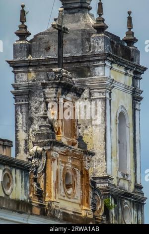 Nahaufnahme des Turms der Igreja Do Santo Antonio, Salvador da Bhaia, Brasilien Stockfoto