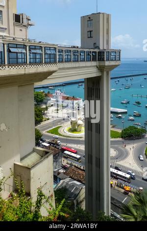 Blick auf Elevador Lacerda und Hafen, Fahrstuhl verbindet den unteren mit der oberen Stadt Salvador Stockfoto