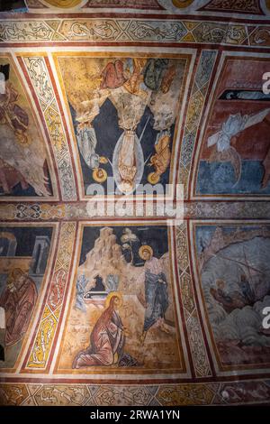 Inneneinrichtung, Altar, Fresken, Kloster Moni Thari in der Nähe von Laerma aus dem 12. Jahrhundert, dem Heiligen Michael, einer der wichtigsten Ordensleute Stockfoto