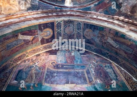 Inneneinrichtung, Altar, Fresken, Kloster Moni Thari in der Nähe von Laerma aus dem 12. Jahrhundert, dem Heiligen Michael, einer der wichtigsten Ordensleute Stockfoto