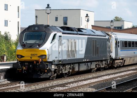 Chiltern Railways Diesellokomotive der Baureihe 68 Nr. 68011 am Bahnhof Leamington Spa, Warwickshire, Großbritannien Stockfoto