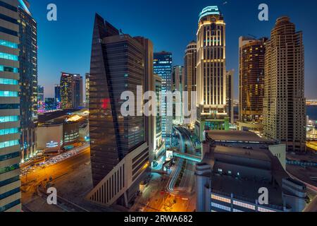 Wolkenkratzer in der Skyline des Finanzdistrikts in West Bay, Doha, Katar Stockfoto