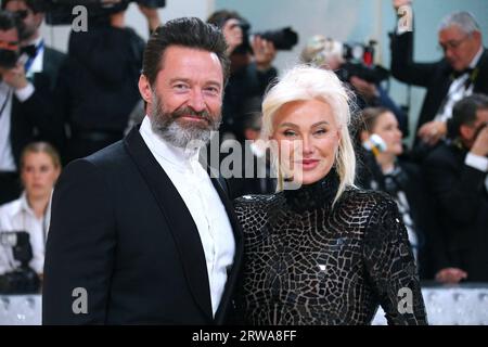 New York City, Vereinigte Staaten. September 2023. Foto vom 1. Mai 2023 von Hugh Jackman und Deborra-Lee Furness, die am 2023 Costume Institute Benefit teilnehmen, um Karl Lagerfeld: A Line of Beauty im Metropolitan Museum of Art in New York City, New York, USA, zu feiern. Hugh Jackman und seine Frau Deborra-Lee Furness haben angekündigt, dass sie ihre Ehe nach 27 Jahren beenden. Die australischen Schauspieler heirateten 1996 und haben zwei Kinder, Oscar, 23, und Ava, 18. Foto von Charles Guerin/ABACAPRESS.COM Credit: Abaca Press/Alamy Live News Stockfoto