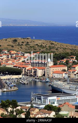 Die Stadt und der Hafen von Port-Vendres. Pyrenäen-Orientales. Port-Vendres. Occitanie, Frankreich Stockfoto