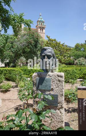 Mallorca, Spanien - 18. Juni 2023: Büste des Komponisten Frederic Chopin in den Gärten des Rathauses, Valldemossa, Mallorca Stockfoto