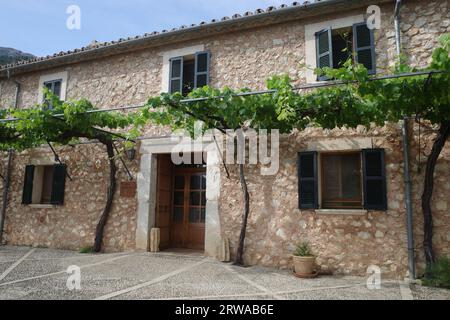 Mallorca, Spanien - 12. Juni 2023: Refugi Tossals Verds Hostel in den Tramuntana Bergen, Mallorca Stockfoto