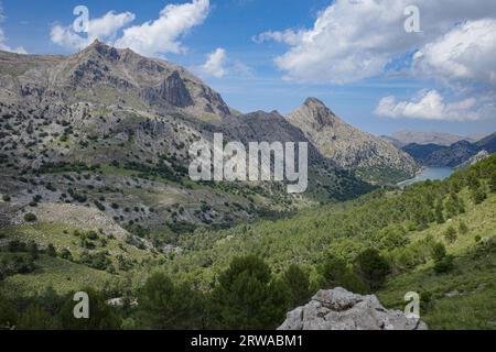 Mallorca, Spanien - 12. Juni 2023: Blick auf den GR221 Trail durch die Tramuntana Mountains, Mallorca Stockfoto