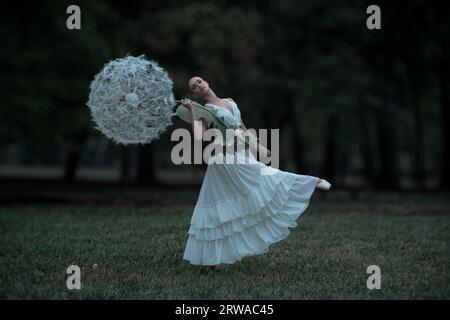 Wunderschöne Ballerina mit riesigen Löwenzahn-Blüten Stockfoto