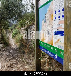 Mallorca, Spanien - 12. Juni 2023: Eine Karte auf dem GR221-Wanderweg durch die Tramuntana-Berge, Mallorca Stockfoto