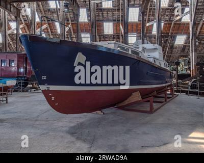 Ein 45 m langer Picket Voat (Admiral's Barge) im Big Space, Historic Dockyard Chatham, Kent, Großbritannien. Stockfoto