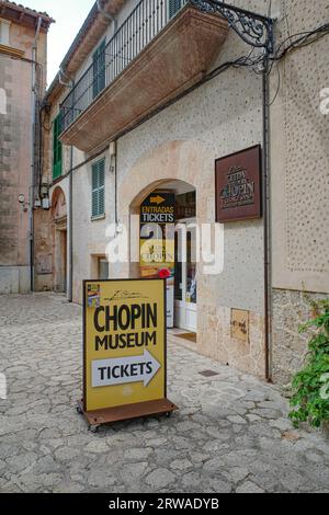 Valldemossa, Spanien - 11. Juni 2023: Eintritt zum Chopin-Museum im historischen Dorf Valldemossa, Mallorca Stockfoto