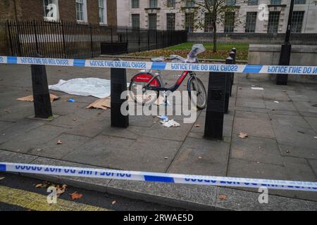 London UK. 18 . September 2023 . Polizeikordonbänder nach einem kritischen Vorfall mit einem Radfahrer in Whitehall.Credit amer ghazzal/Alamy Live News Stockfoto