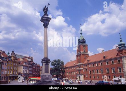 Polen, Warschau, Sigismund-Säule auf dem Schlossplatz vor der königlichen Burg. Die Säule und Statue erinnern an König Sigismund III. Wasa, der 159 starb Stockfoto
