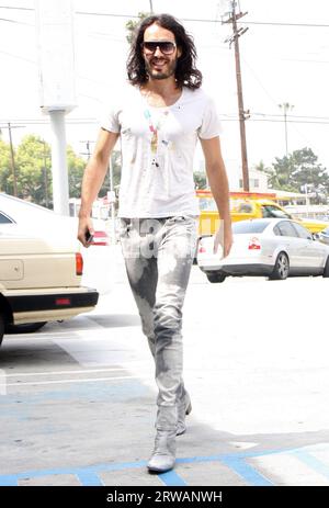 Los Angeles, USA 18. September 2023 DATEIBILD vom 27. April 2010 Russell Brand besuchte einen Yoga-Kurs in Los Angeles, Kalifornien. Quelle: Headlinephoto/Alamy Live News Stockfoto