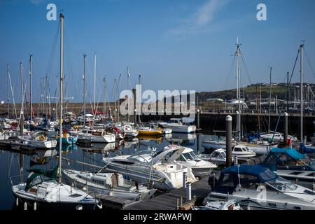 Der moderne Yachthafen im historischen Hafen von Whitehaven, West Cumbria, Großbritannien Stockfoto