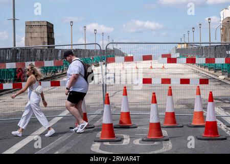 Die Wandsworth Bridge wurde am 17. August 2023 in London geschlossen. Die Hauptphase des Projekts begann im Juli, als die Brücke für den gesamten Fahrzeugverkehr für etwa zehn Wochen gesperrt wurde. Stockfoto