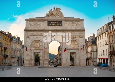 Porte Desilles, Gedenktor in Nancy, Frankreich, Place du Luxembourg, historisches Denkmal zum Gedenken an die Opfer des amerikanischen revolutionären Krieges Stockfoto