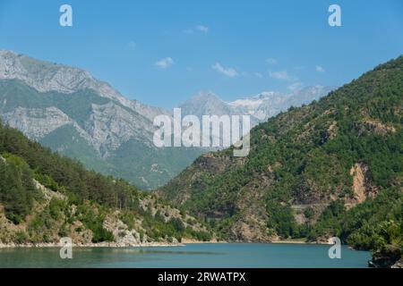 Berge am koman-See, albanien Stockfoto