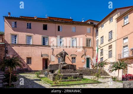 Piazza Vittorio Veneto im historischen Zentrum der Basilika Villa, Lucca, Italien Stockfoto