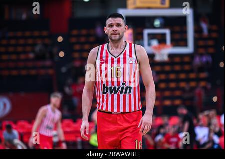 Athen, Griechenland. September 2023. 16 Kostas Papanikolaou von Olympiacos BC während des Freundschaftsspiels zwischen Olympiacos BC und Olimpia Milano im Friedens- und Freundschaftsstadion am 17. September 2023 in Athen, Griechenland. Quelle: Unabhängige Fotoagentur/Alamy Live News Stockfoto