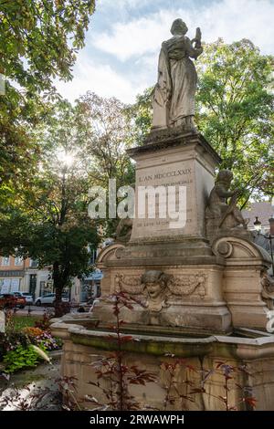 Statue zum Gedenken an Felix Thevenin im Park in der Rue Emiland Menard, Chalons Sur Saone, Ostfrankreich. Stockfoto