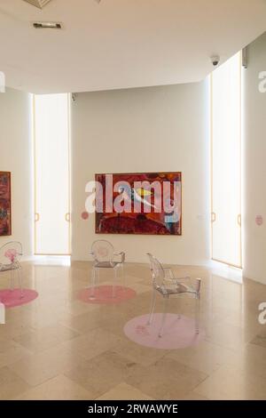 Saal mit Marc Chagalls „Le Cantique des Cantiques“ (Lied der Lieder), einem Zyklus mit fünf Gemälden, im Musée National Marc Chagall. Schön. Frankreich. (135) Stockfoto