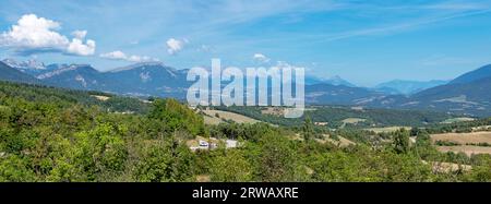 Panoramablick auf das Massif du Vercors im französischen Département Isere. Stockfoto