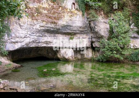 Die Quelle des Flusses Douix in Chatillon Sur seine, Frankreich. Stockfoto