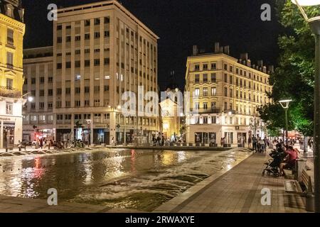 Nachtfoto des Place de la Republique im 2. Arrondissement von Lyon. Stockfoto