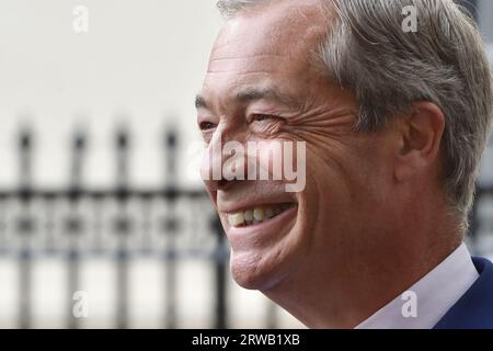 London, England, Großbritannien. September 2023. NIGEL FARAGE, der britische Fernsehsender und ehemaliger Politiker, sah sich außerhalb des Institute for Government nach Liz Truss' Rede über die britische Wirtschaft. (Bild: © Thomas Krych/ZUMA Press Wire) NUR REDAKTIONELLE VERWENDUNG! Nicht für kommerzielle ZWECKE! Quelle: ZUMA Press, Inc./Alamy Live News Stockfoto