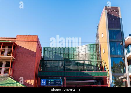 Adelaide, Südaustralien - 19. Dezember 2020: Haupteingang des Parkplatzes am Central Market von der Gouger Street aus gesehen an einem Tag Stockfoto