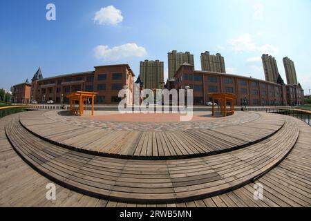 Parkplattform Aus Holz, Weitwinkelfotografie Stockfoto