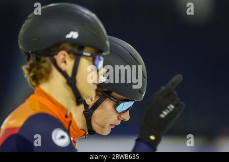 HEERENVEEN - Melle van 't Wout, Jens van 't Wout (lr) während der Ausbildung der National Short Track Training Selection im Daikin Experience Center Thialf, vor der Präsentation der Fahrer der TeamNL Short Track Season 2023-2024. ANP VINCENT JANNINK Stockfoto