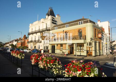 Die Waterman's Arms und Bull's Head Pubs auf der Lonsdale Road, Barnes, London, SW13, England, GROSSBRITANNIEN Stockfoto