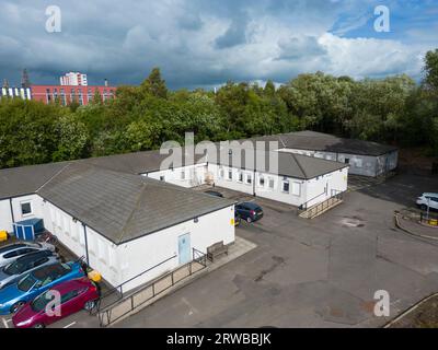 Glasgow, Schottland, Großbritannien. September 2023. Blick von außen auf Schottlands erstes Drogenkonsumzentrum, das im East End von Glasgow eröffnet wurde. Das Zentrum, das offiziell den Titel Enhanced Drug Treatment Service, Glasgow Alcohol and Drugs Recovery Services trägt, wird der Ort der radikalsten Drogensucht-Behandlungsexperimente in Großbritannien sein. Iain Masterton/Alamy Live News Stockfoto