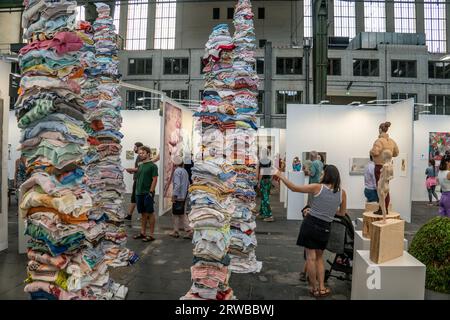 POSITIONEN , Berlin Art Week , Positionen Kunstmesse, Hangar 6 , 100 Gallerien aus 20 Länder, zeitgenössische und moderne Kunst, Berlin-Tempelhof, Po Stockfoto