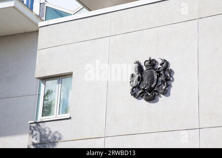 Nahaufnahme des Exeter Law Courts Logos, Devon UK Stockfoto