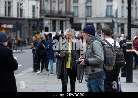 Piers Corbyn, Bruder von Jeremy Corbyn, wird während eines Protestes gegen die Erweiterung der Londoner Ultra-Low Emission Zone (ULEZ) in London gesehen. Stockfoto
