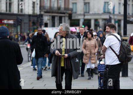 Piers Corbyn, Bruder von Jeremy Corbyn, wird während eines Protestes gegen die Erweiterung der Londoner Ultra-Low Emission Zone (ULEZ) in London gesehen. Stockfoto