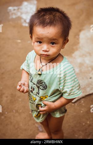 Myanmar, 18. Februar 2021: Stämme, die in abgelegenen Gebieten Myanmars leben. Stockfoto