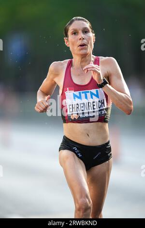 Karen Ehrenreich nahm am Marathon der Leichtathletik-Weltmeisterschaften in Budapest 2023 Teil. Stockfoto