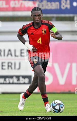 Jorthy Mokio (4) aus Belgien, das am Montag, den 17. September 2023, in Sint-Niklaas, Belgien, während eines Fußballspiels zwischen den nationalen U16-Teams Portugals und Belgiens abgebildet wurde. FOTO SPORTPIX | David Catry Stockfoto