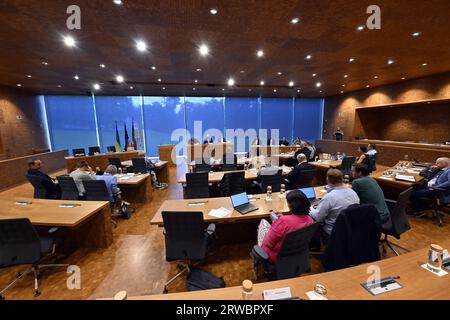 Eupen, Belgien. September 2023. Das Bild zeigt eine Plenarsitzung des parlaments der Deutschsprachigen Gemeinschaft Belgiens am Montag, den 18. September 2023 in Eupen. BELGA PHOTO ERIC LALMAND Credit: Belga News Agency/Alamy Live News Stockfoto