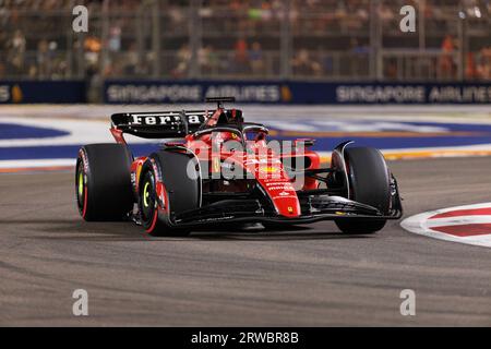 Singapur, Singapur. September 2023. Charles Leclerc aus Monaco fährt den (16) Ferrari SF-23 während des F1 Grand Prix von Singapur auf der Marina Bay Street. Quelle: SOPA Images Limited/Alamy Live News Stockfoto